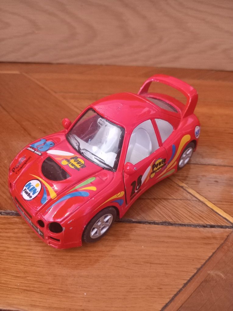 Красная, гоночная машина