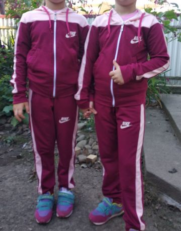 Спортивні костюми для дівчаток близнят