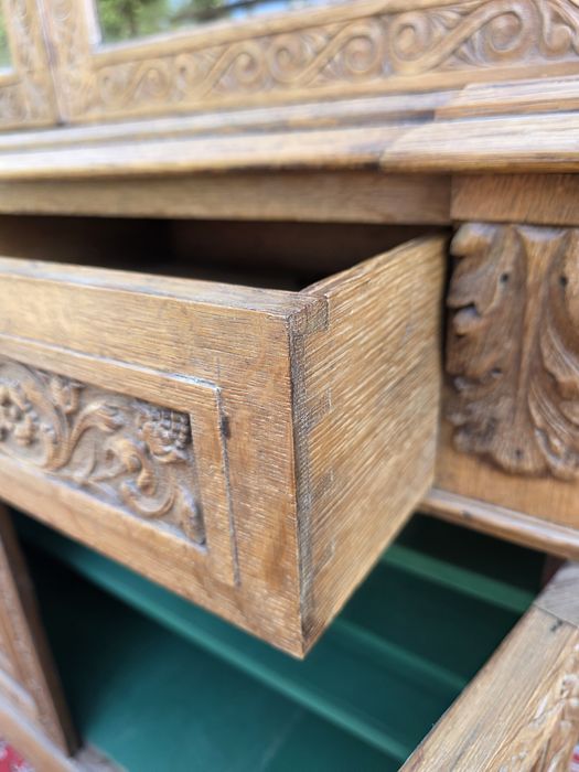 Neorenesansowy rzeźbiony kredens witryna jasna dąb #1932 Stylowy Węgró