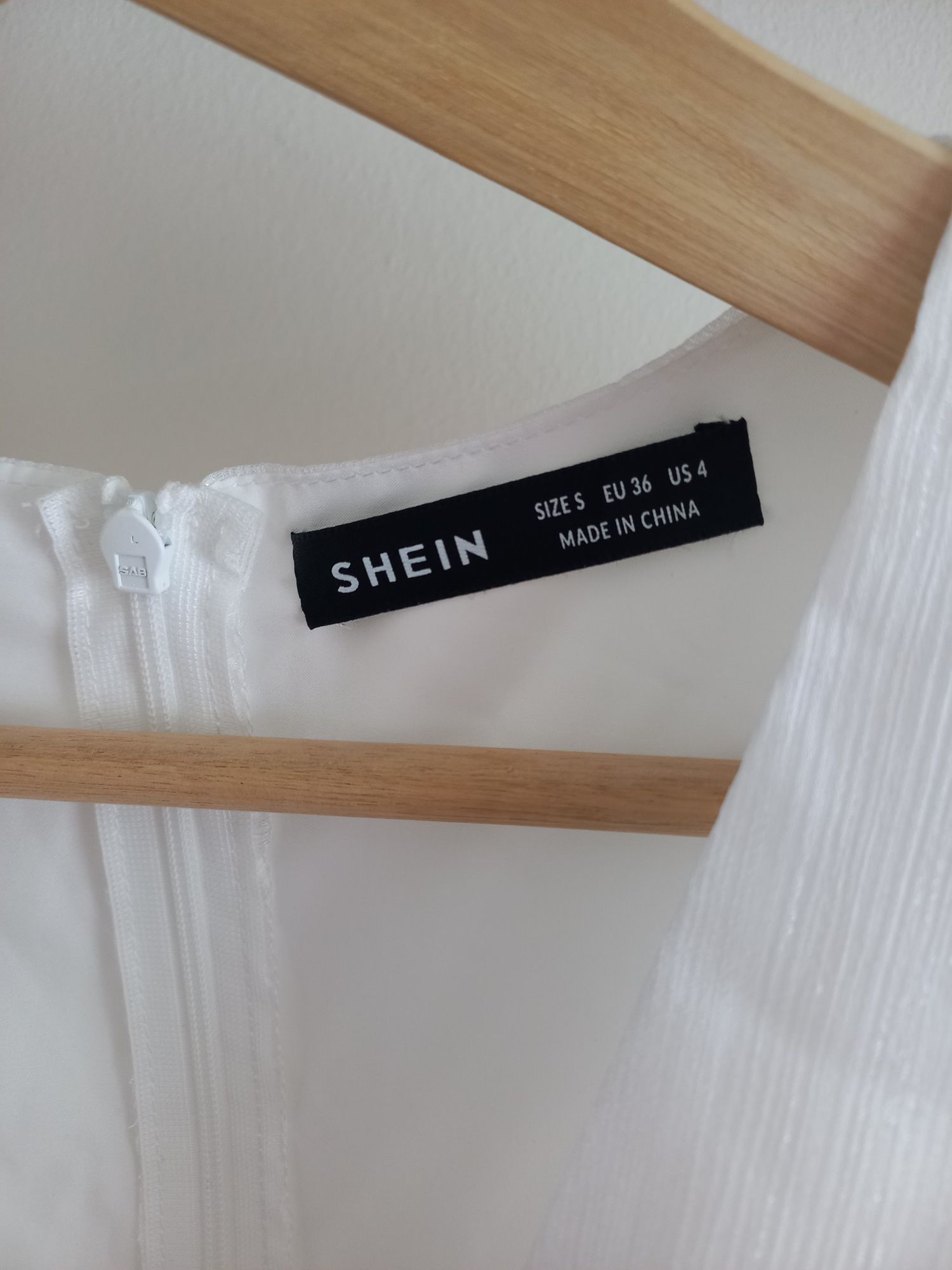Vestido branco - tam S - Shein (NOVO)

Completamente novo, nunca usado