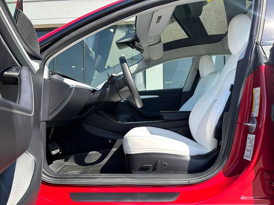 Tesla Model 3      2023