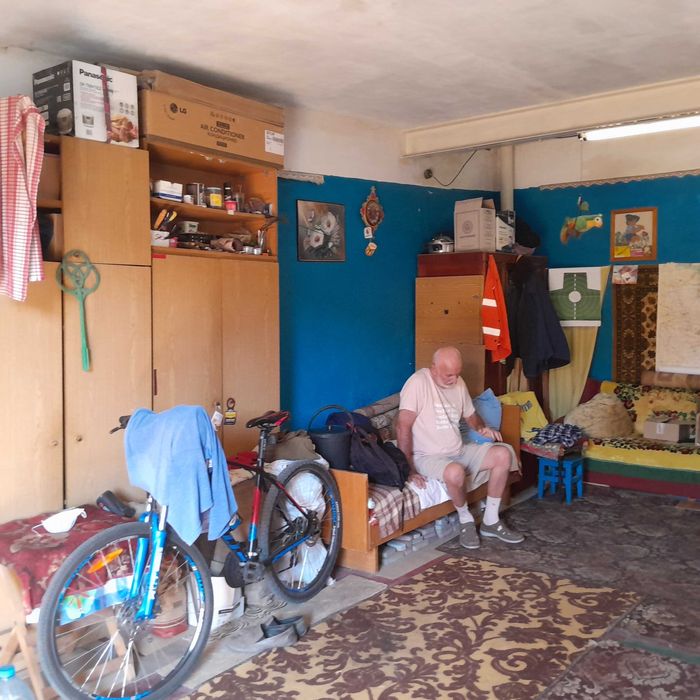 Гараж для авто  8 × 5 метрів