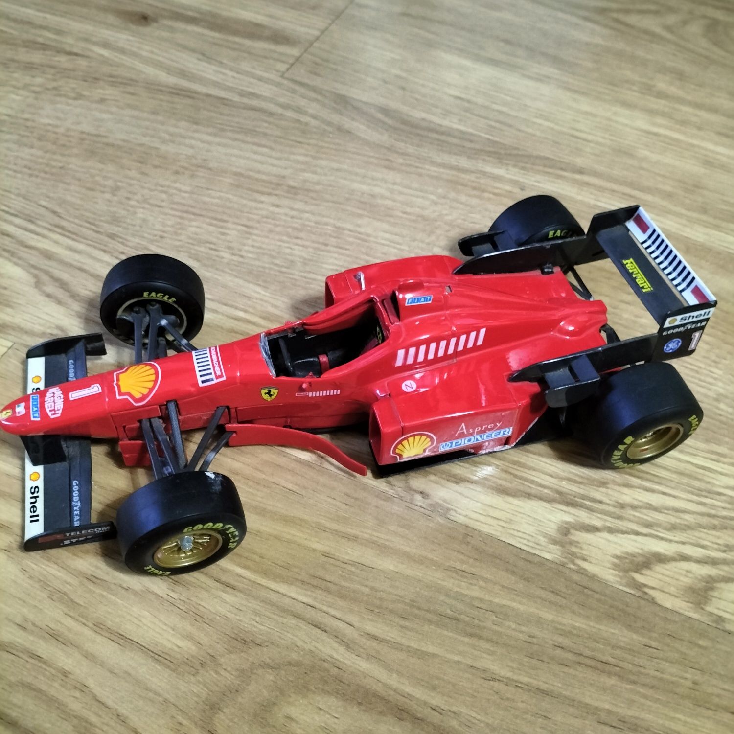 Carrinhos Ferrari de colecção tamanho  20 cm escala 1/20 cada um 10€