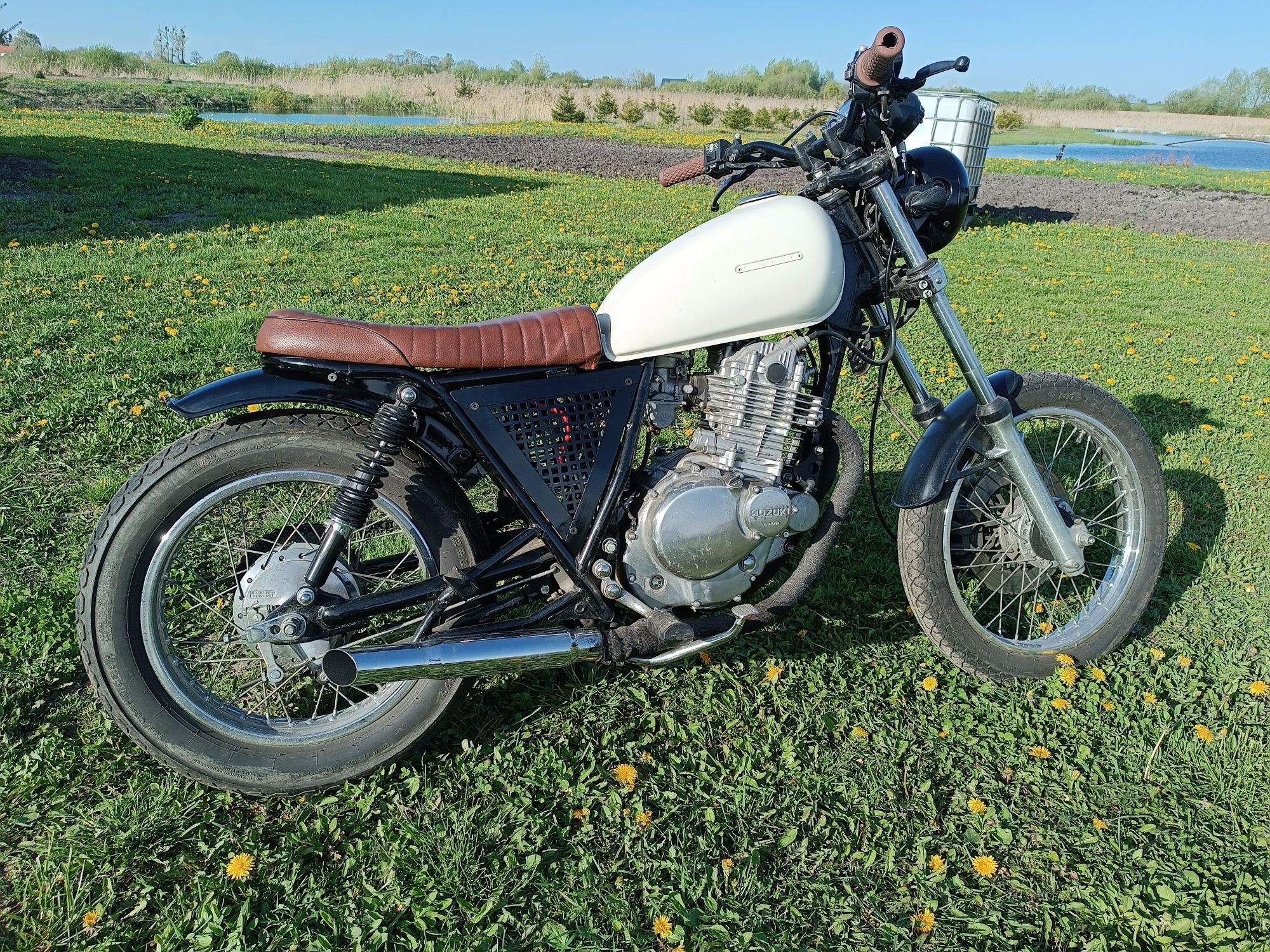 Suzuki GN250 Cafe Racer Scrambler Custom