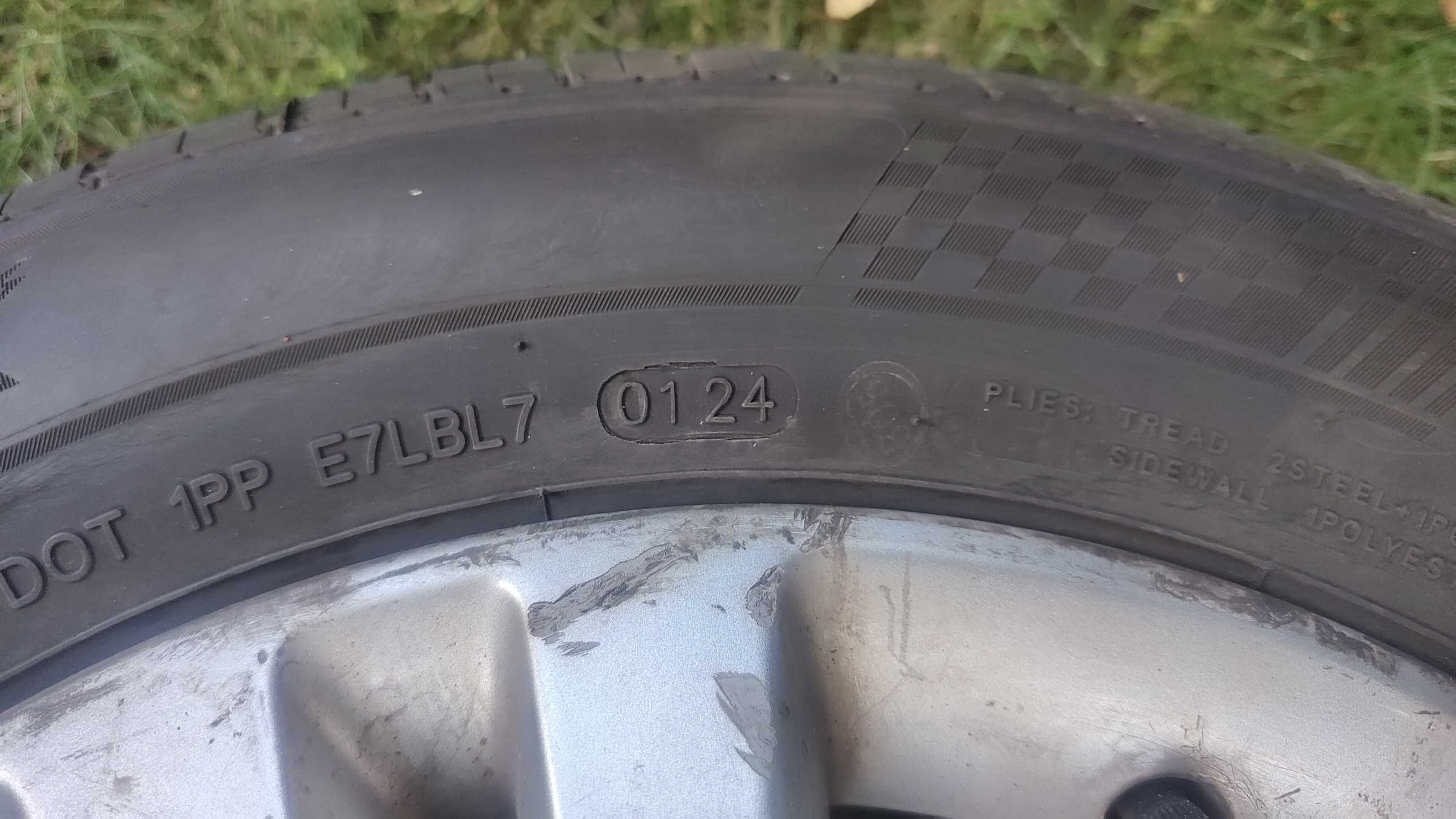Corsa D alufelgi z nowymi oponami letnimi 4 szt.
