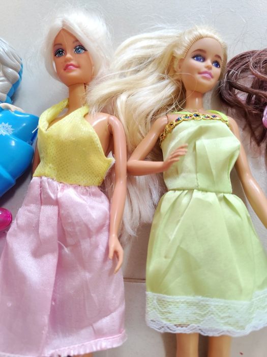 Lote de 11 Bonecas (Barbie / Elsa)