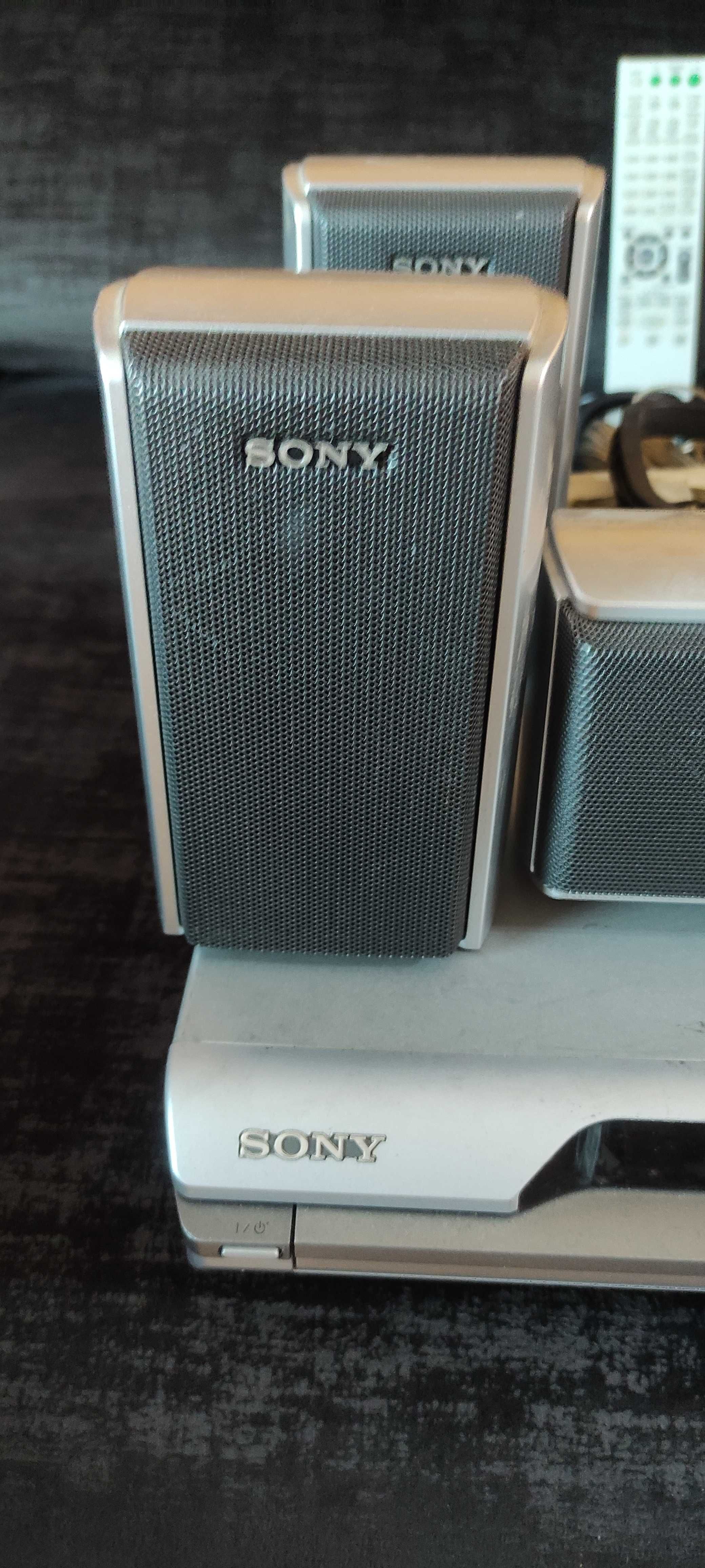 DVD,Rádio, amplificador com as respectivas colunas de som .
