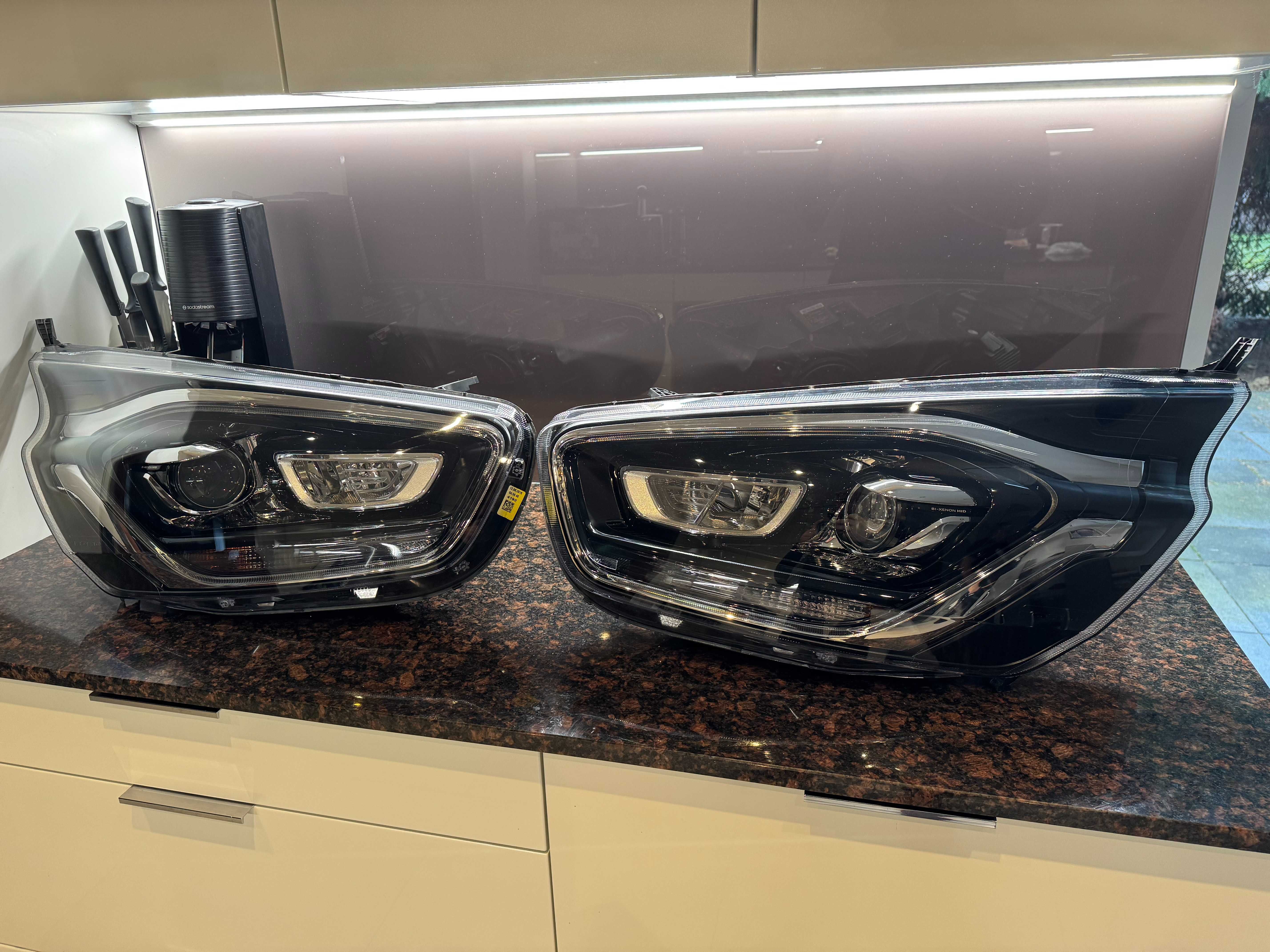 Lampy przednie FORD Custom/Transit po lifcie 2018+ Bi-xenon HiD