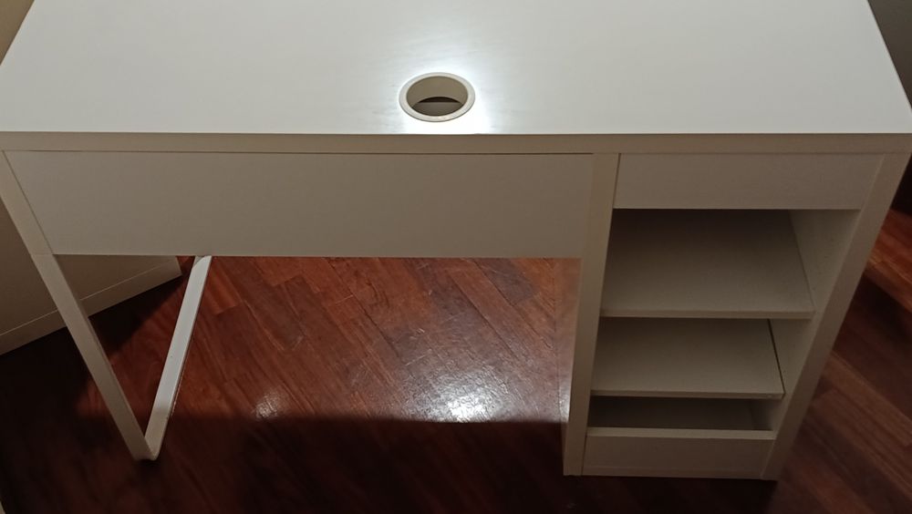 Secretaria IKEA 
Secretária, branco, 105x50 cm