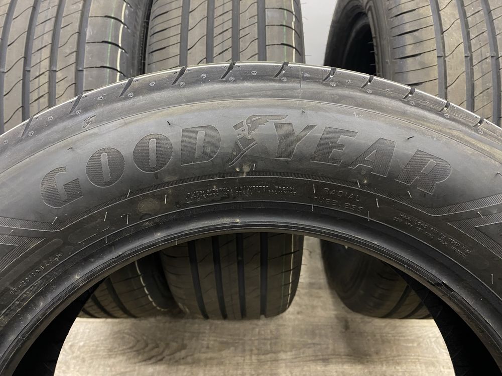 215/60R17 GoodYear EfficientGrip 2 SUV 99H 2023 (demo)