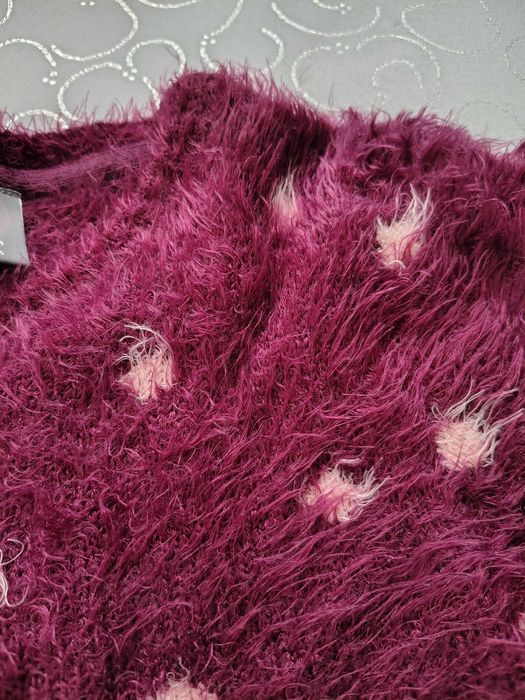 Sweterek dla dziewczynki w rozmiarze 134.