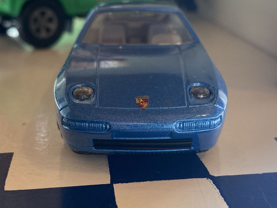 Porsche 928 1/43 Burago Metallic Blue
