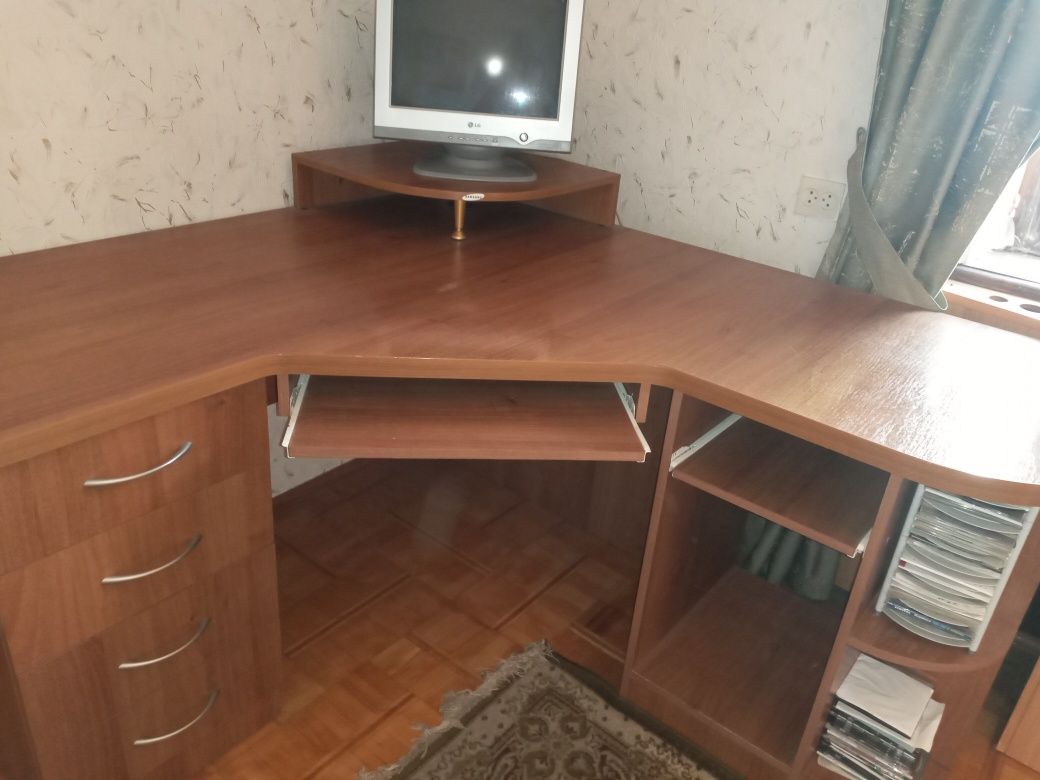 Продам стол письменный