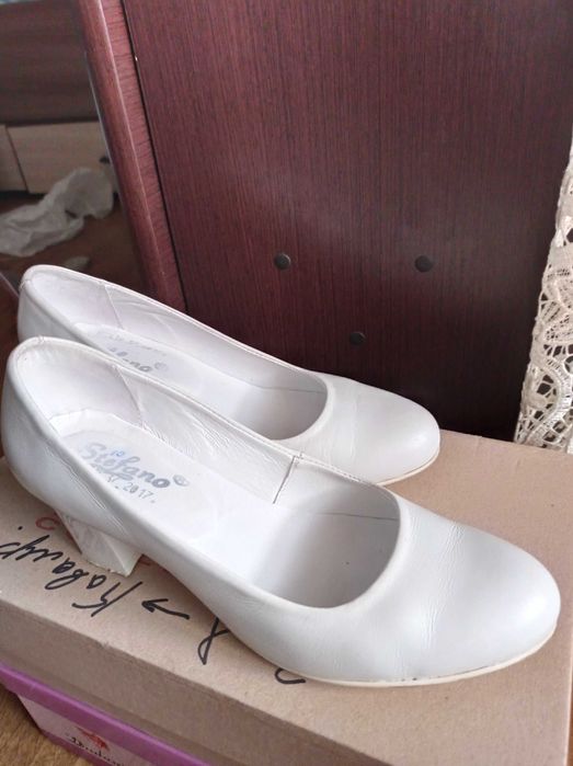 Весільні туфлі білі шкіряні ,37-38р