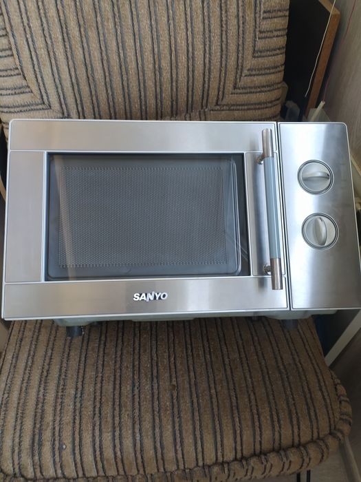 Мікрохвильова піч з грилем  sanyo