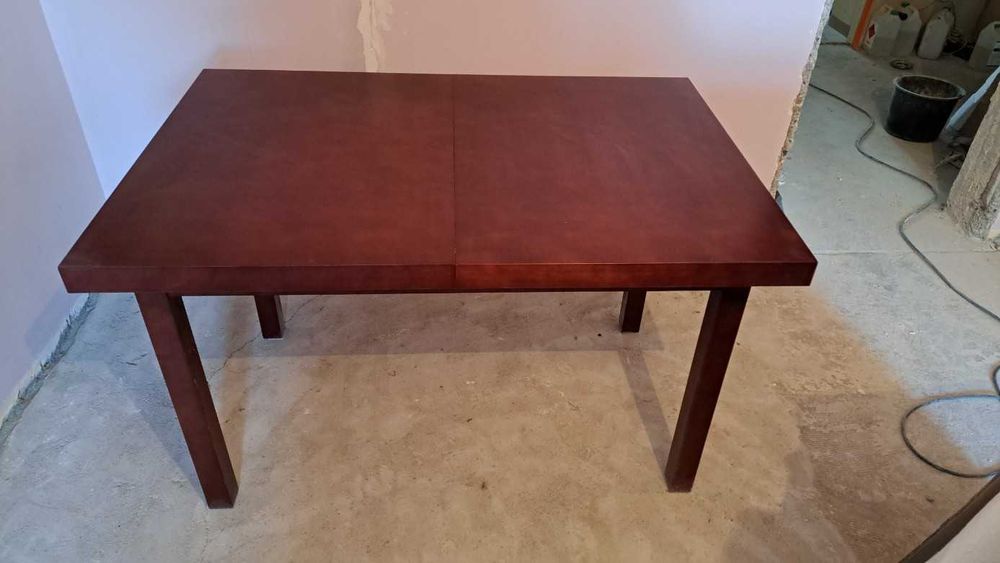 Stół rozkładany, idealny do salonu.  Długośc: 1250/1750/2250 mm.