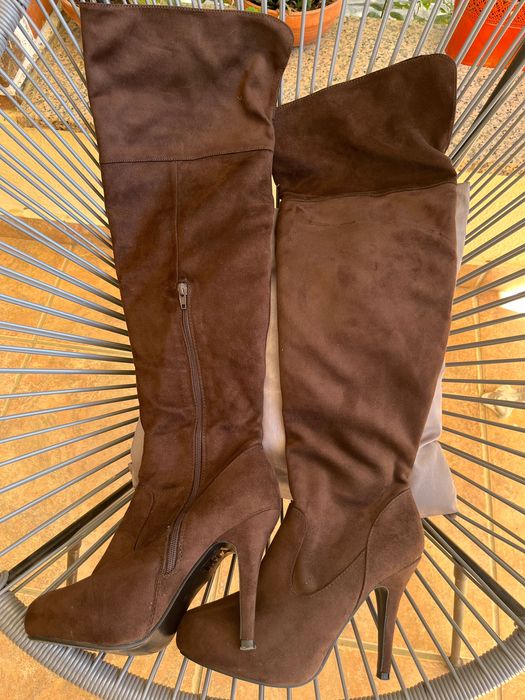 Botas cano alto, salto