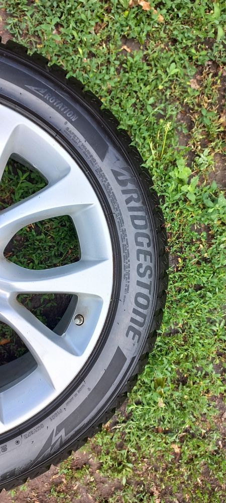 Продам комплект зимних шин Bridgestone Blizzak с дисками BMW