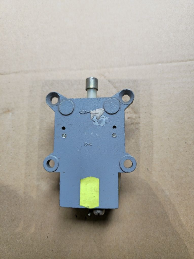 Wyłącznik krańcowy D-429 NOWY 500V Polska produkcja