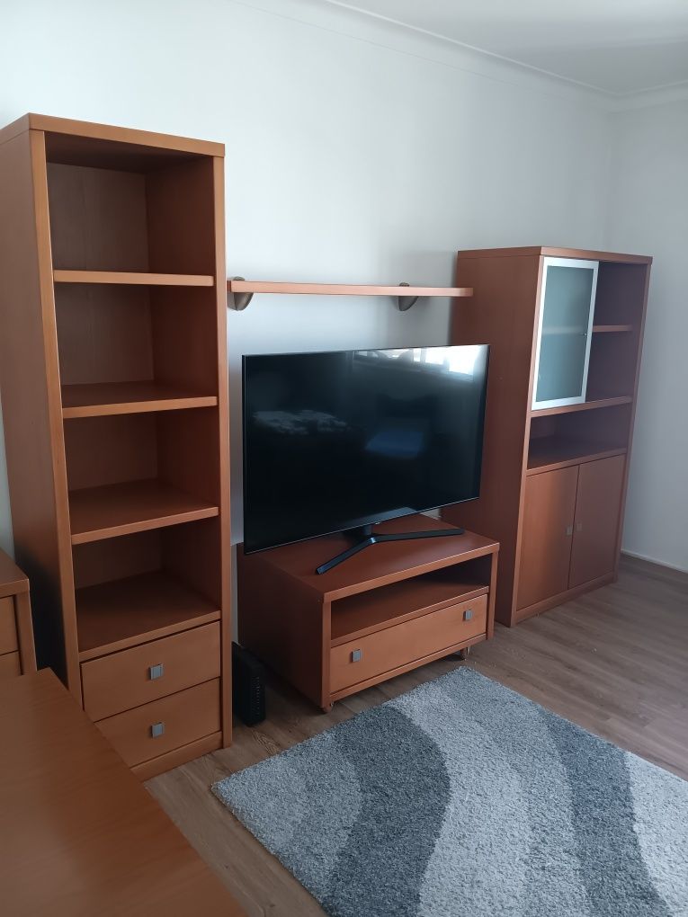 Conjunto de sala em madeira
