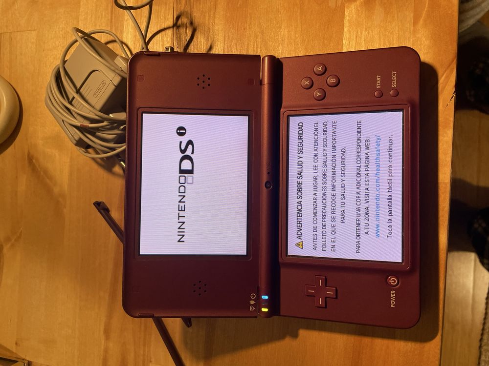 Nintendo DSI XL bordô