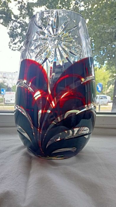 Wazon kryształowy Mimoza szlifowane gwiazdy bordowe pasemka huta Julia