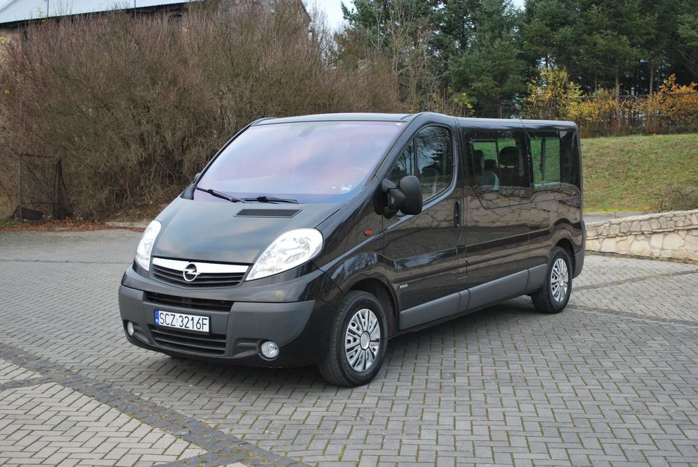 Opel Vivaro 2.0cdti 115KM L2H1 Long , Hak , 9 osób , Bezwypadkowy , Klima ,Rej. PL