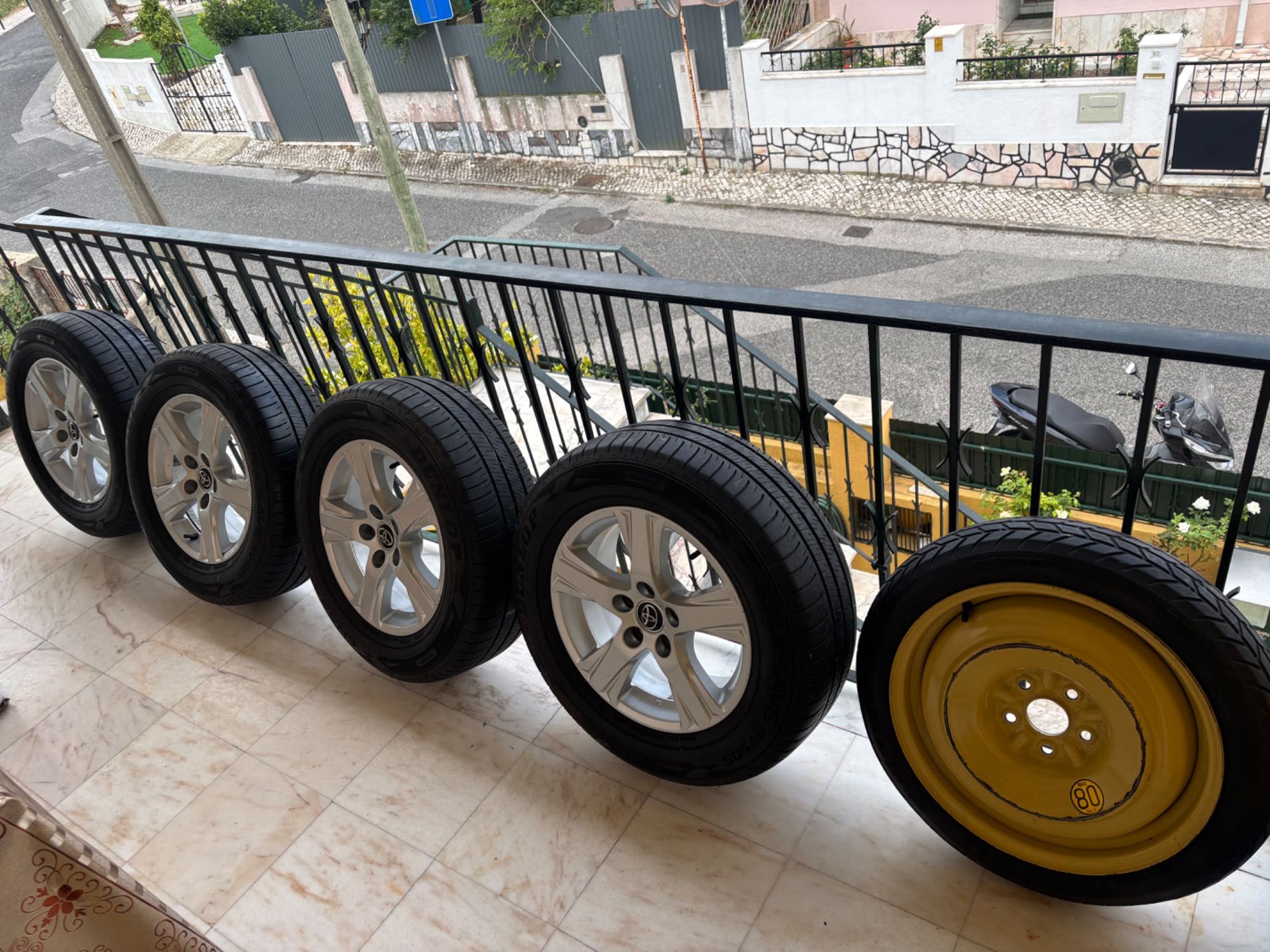 4 X Jantes  16 Toyota genuínas com 4 pneus Dunlop 215/65/16 novos