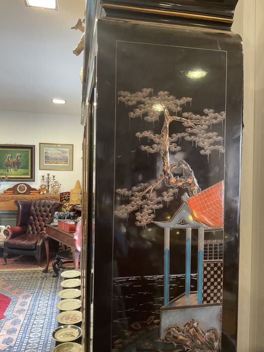 Vitrina cabine oriental lacado trabalhado 2 partes .1,98x2,00 cm