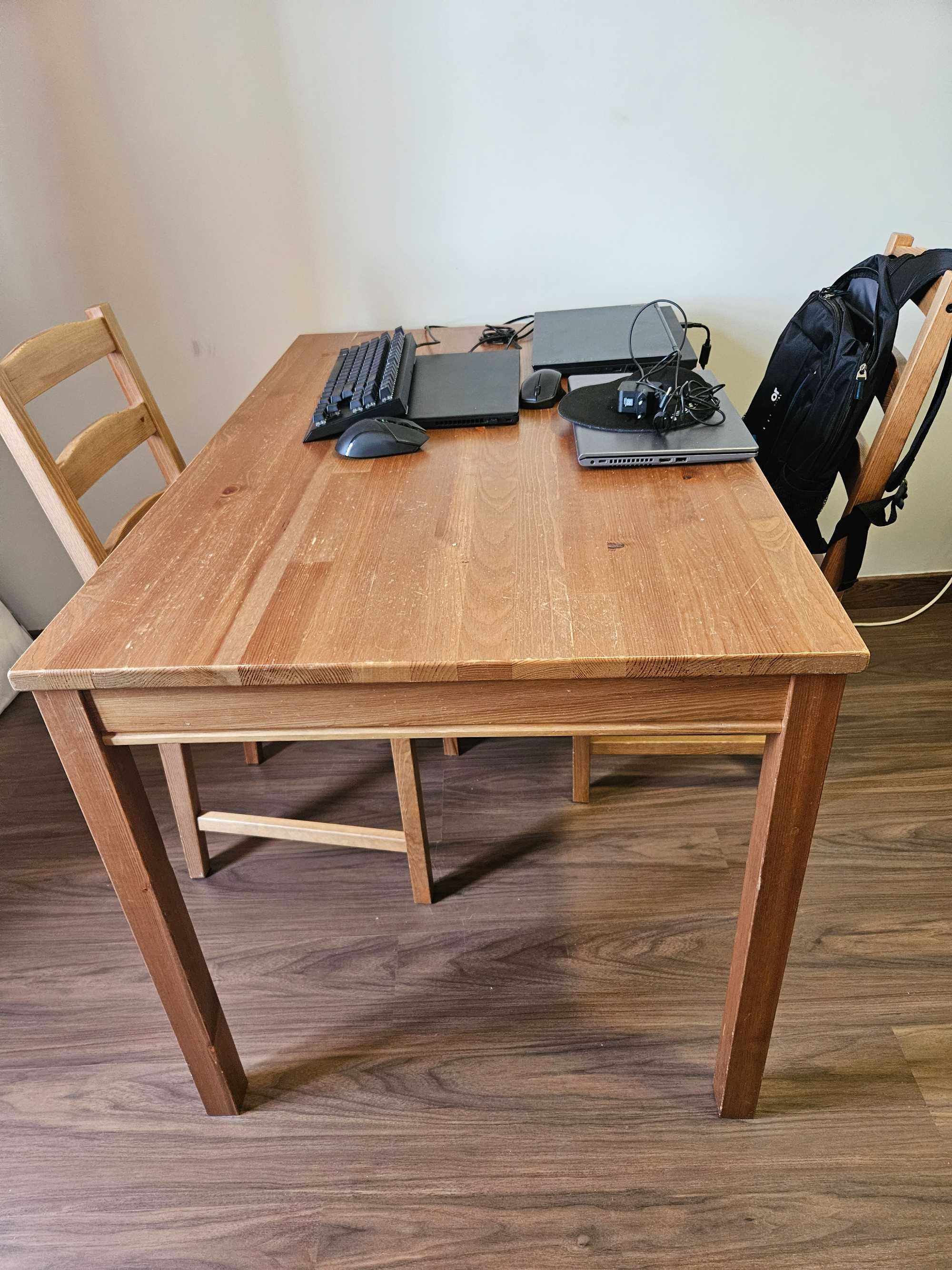 Mesa com 6 cadeiras