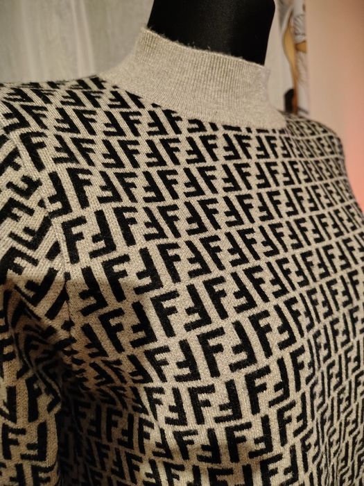 Cieplutka sukienka ze stójką ,rozmiar L,stan bardzo dobry