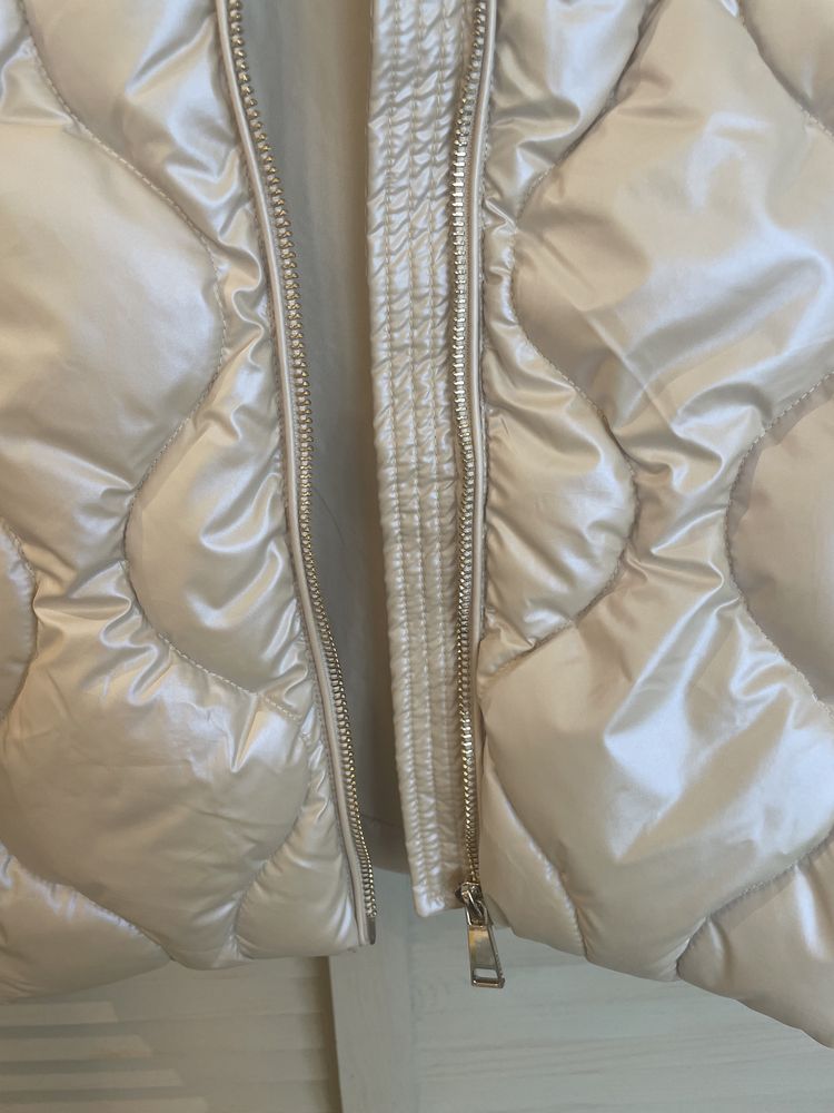 Pikowana kremowa kurtka Mohito rozmiar 38