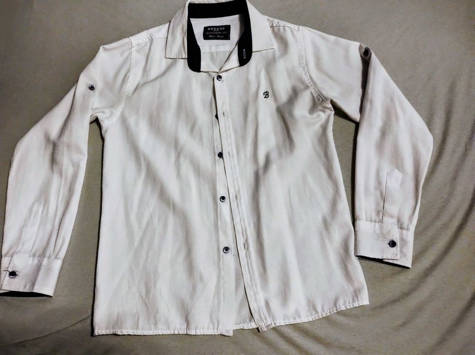 Koszula chłopięca biała z granatowymi wstawkami 152