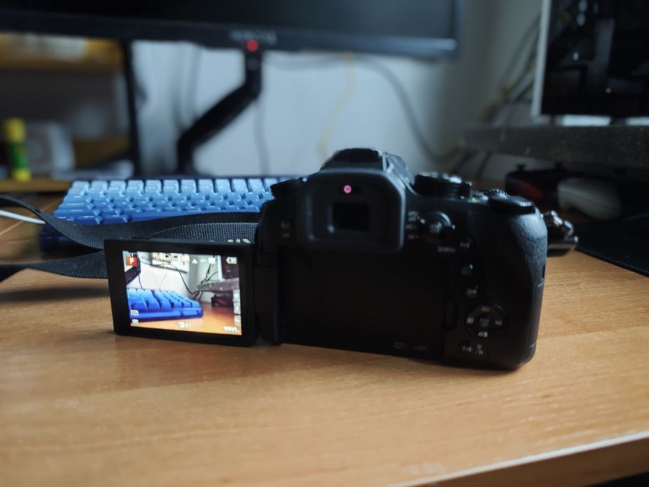 Aparat Panasonic Lumix FZ2000 (DMC-FZ2000)