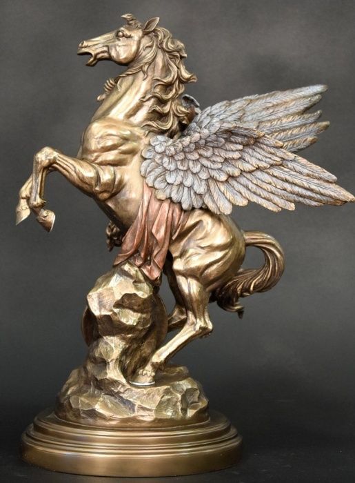 Статуэтка Персея и Пегаса с отрубленной головой горгоны Медузы