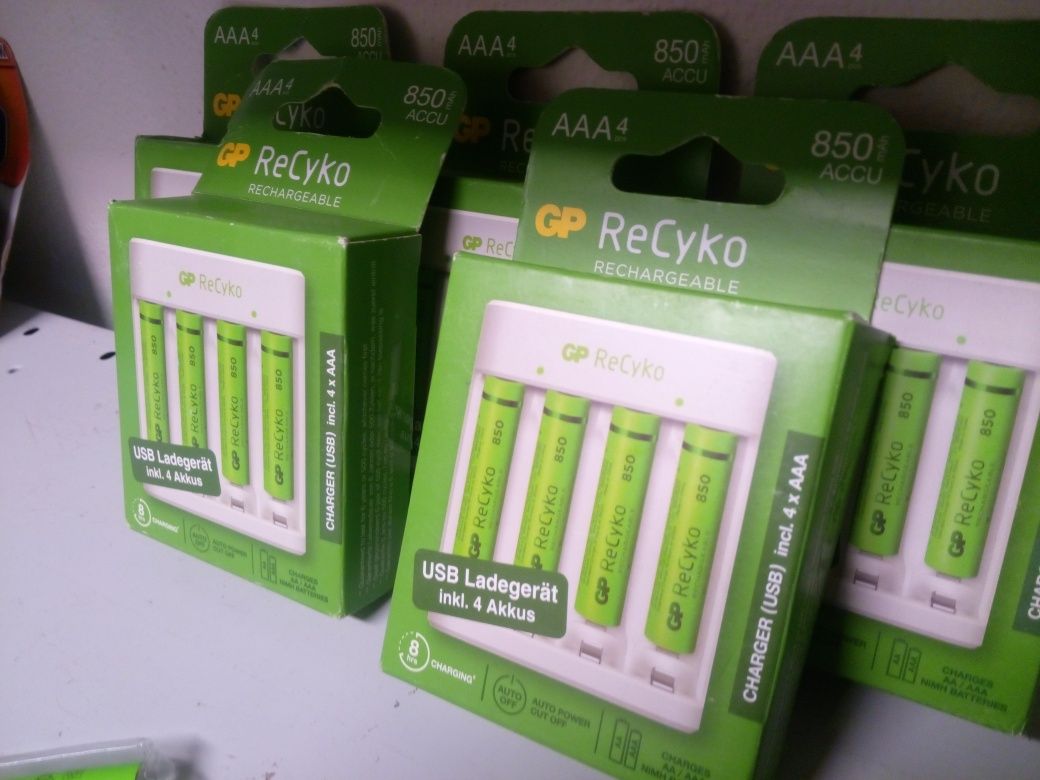 Ładowarka do baterii + 4 szt. Akumulatorów AAA 850 mAh komplet