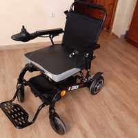Hulajnoga InvaCare Lynx i wózek dla niepełnosprawnych.