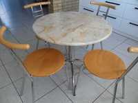 stół okrągły i krzesła