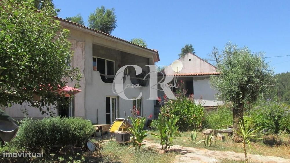 Encantadora Casa em Pedra com 7 Suítes e Vistas Deslumbrantes em Penel