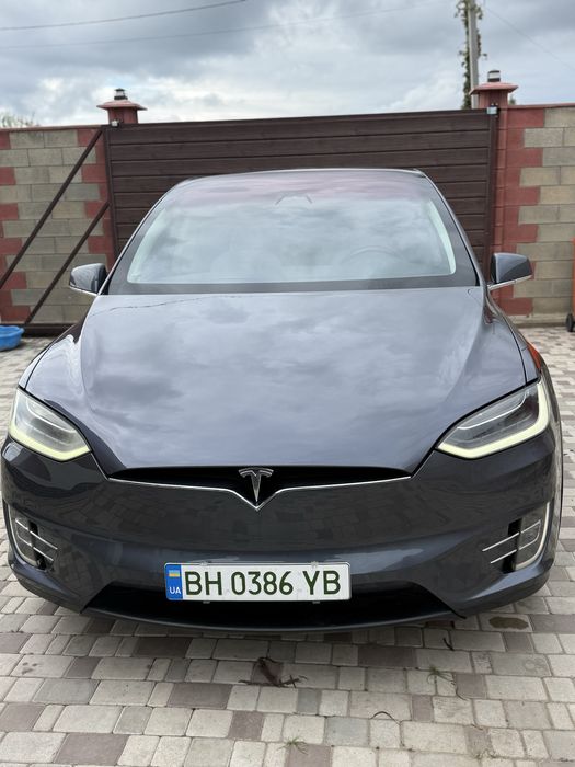 Tesla X 2018 год 75D