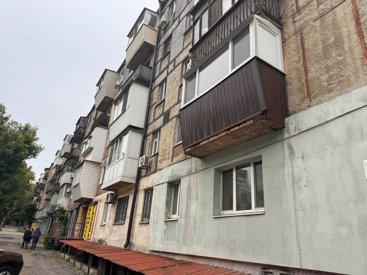 Продам 2 комн квартиру пр. Богдана Хмельницького 45