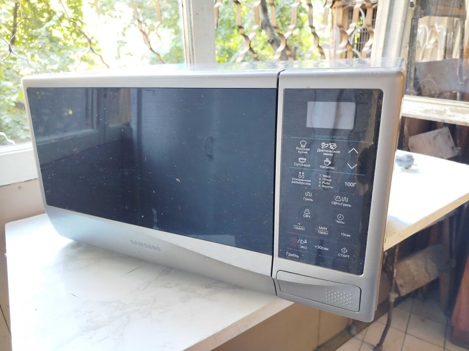 Мікрохвильова піч Samsung GE83KRS-2/BW (під ремонт)