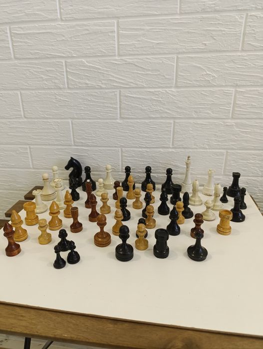 Шахматні фігури поштучно.