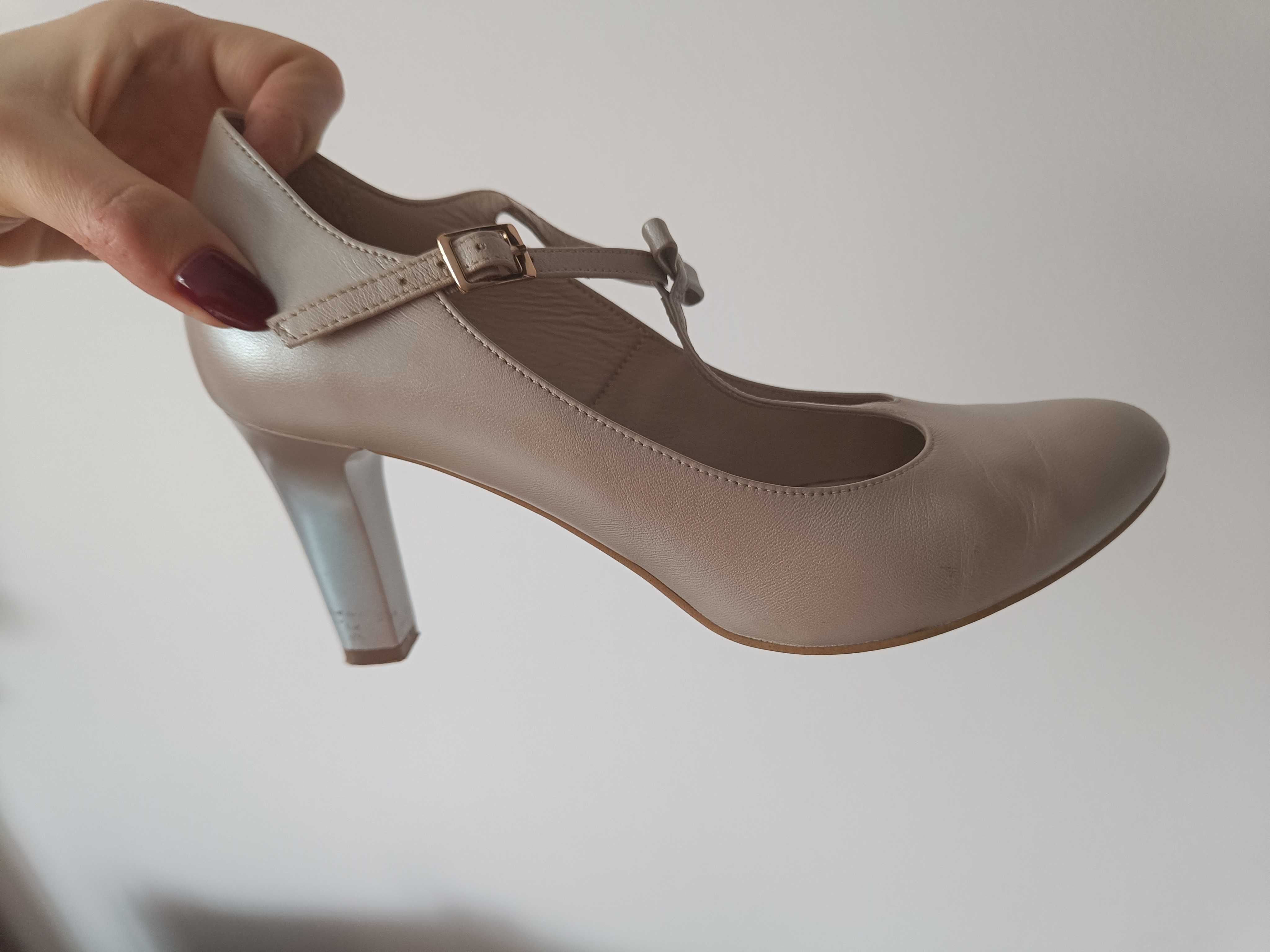 Buty ślubne Kotyl rozmiar 39 perłowe