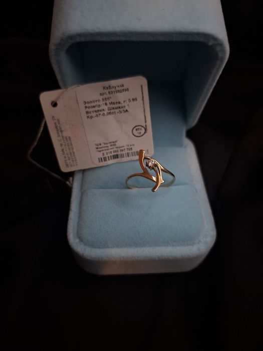 Золота каблучка 16p. з діамантом 0.06ct