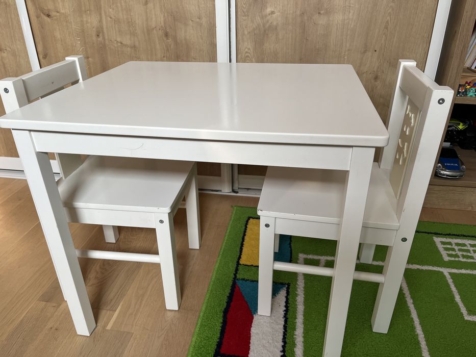 Zestaw dla dzieci stolik i 2 krzesla kritter ikea