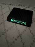 Stojak podstawka na gry Xbox One napis fluorescencyjny