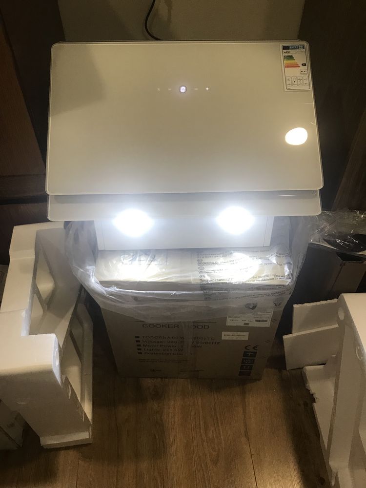 Витяжка кухонна Ventolux Toscana 60 WH (800) ТС. Нова.