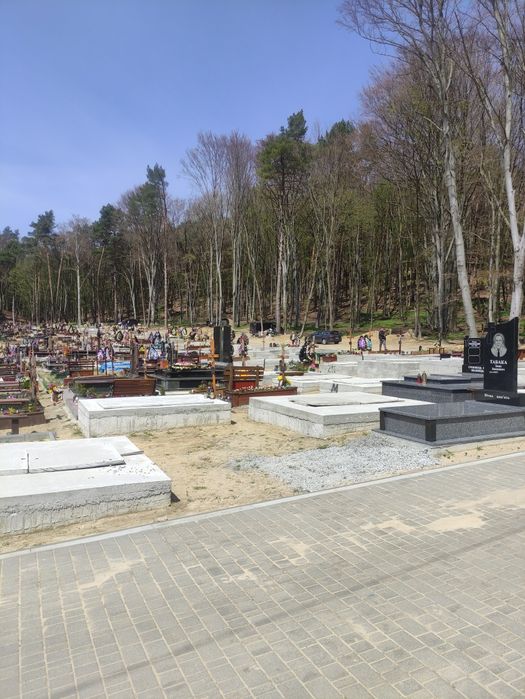 Гробівець (Склеп) на 9/12 місць на кладовищі