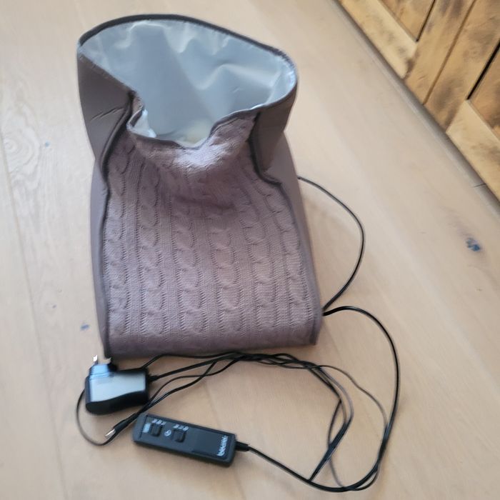 But rozgrzewający z masażerem stóp BEURER